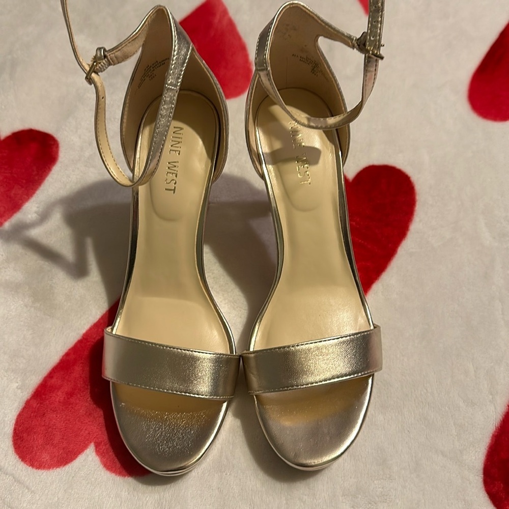 New Nine West Emmeri women’s Dress sandals color Gold size  9 - Picture 4 of 14
